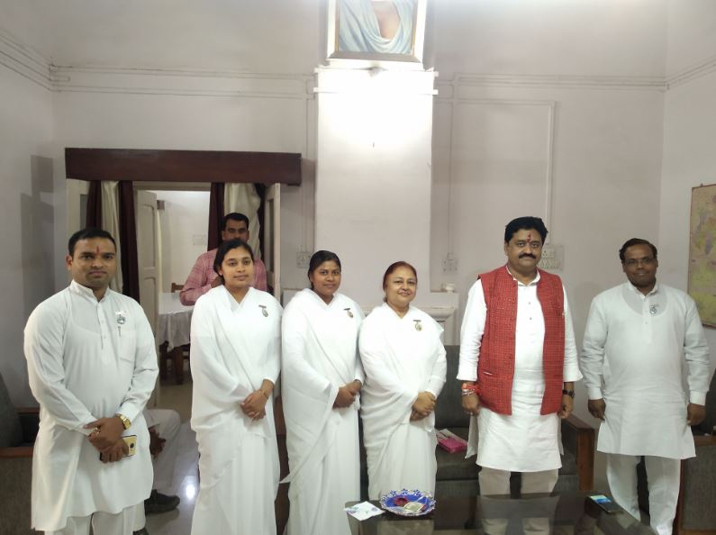 रक्षा बंधन पर्व पर पी एच इ (कैबिनेट ) मंत्री भ्राता सुखदेव पांसे जी को रक्षा सूत्र