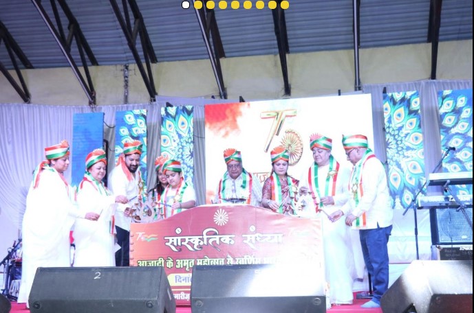 इंडियन आइडल के कलाकारों को बैतूल में सुनने उमड़े लोग